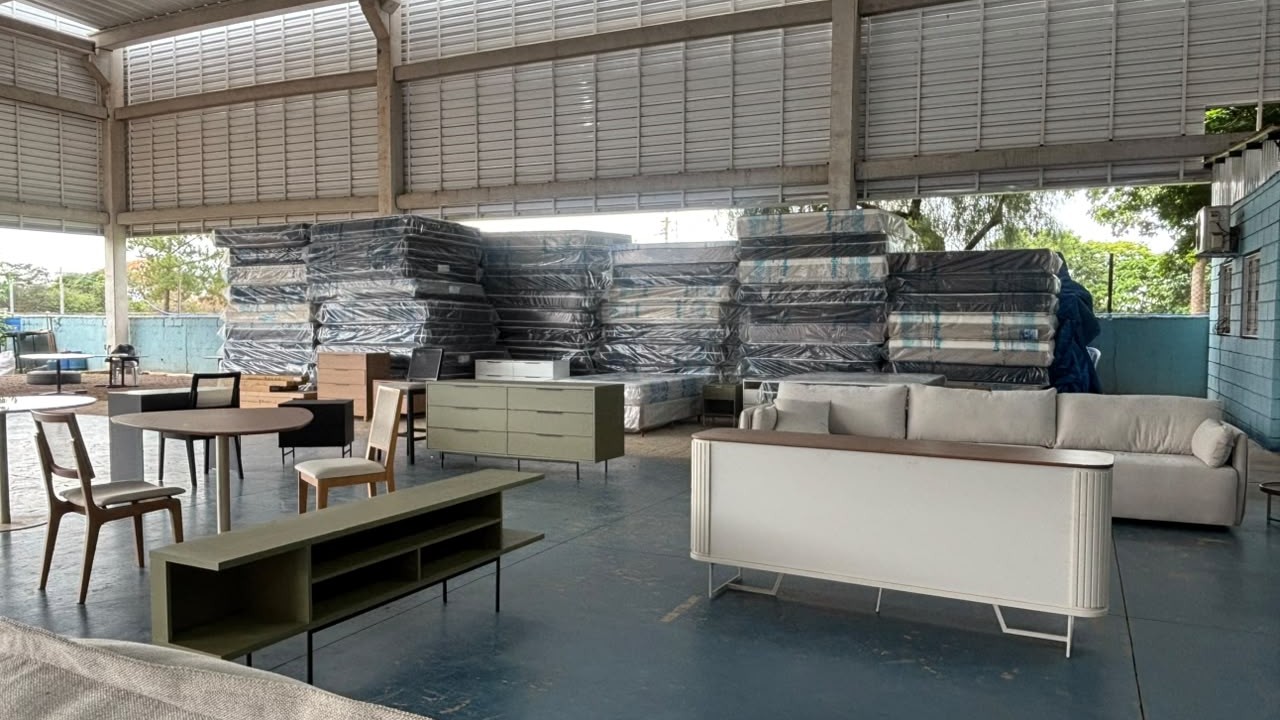 Escola Maria Peregrina promove feirão com produtos a preço de fábrica